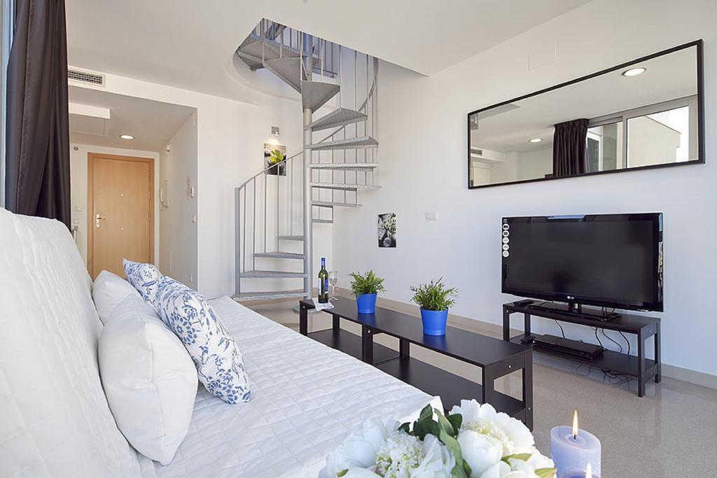 One-Bedroom Apartment Attic,79541550:JPEG