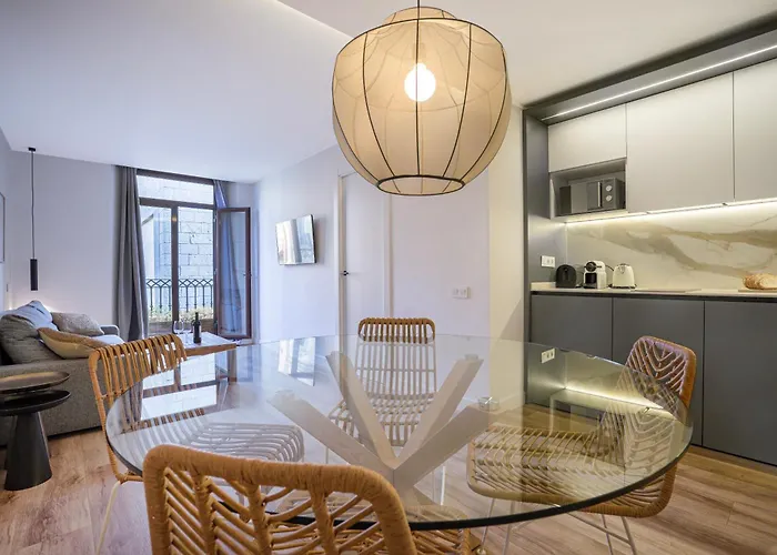 Happy Apartments